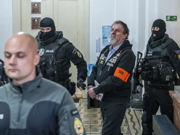 سلوویکیا کے وزیر اعظم پر فائرنگ کرنے والے کو 21 سال قید کی سزا