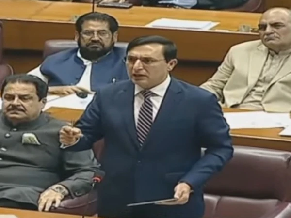 آئینی ترمیم مینڈیٹ والوں کا حق ہے، موجودہ حکومت 16 سیٹوں پر بنی ہے، بیرسٹر گوہر