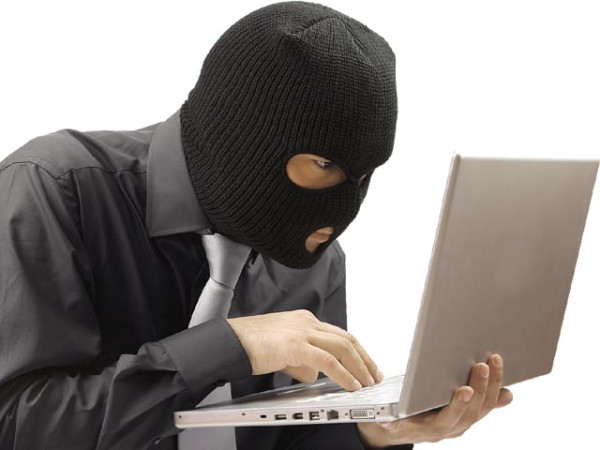 انٹرنیٹ پر شہریوں کا ڈیٹا بیچنے والا ملزم گرفتار، کروڑوں پاکستانیوں کے ڈیٹا پر مشتمل ہارڈ ڈسک برآمد