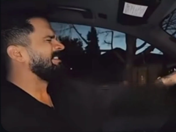 پاکستان یاد آرہا ہے، رجب بٹ کی اووَر ایکٹنگ وائرل، صارفین کے دلچسپ کمنٹس