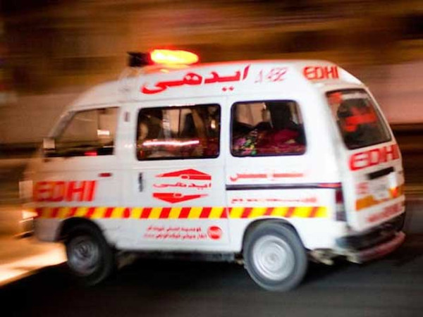 ایئر پورٹ چھوٹا گیٹ کے قریب تیز رفتار نامعلوم گاڑی خاتون کو کچلتے ہوئے فرار ہوگئی