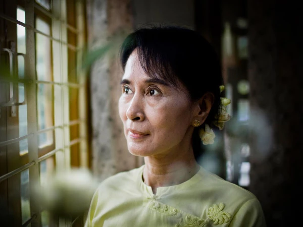 میانمار؛ فوج کی قید میں سابق حکمراں آنگ سان سوچی کی جان کو شدید خطرہ