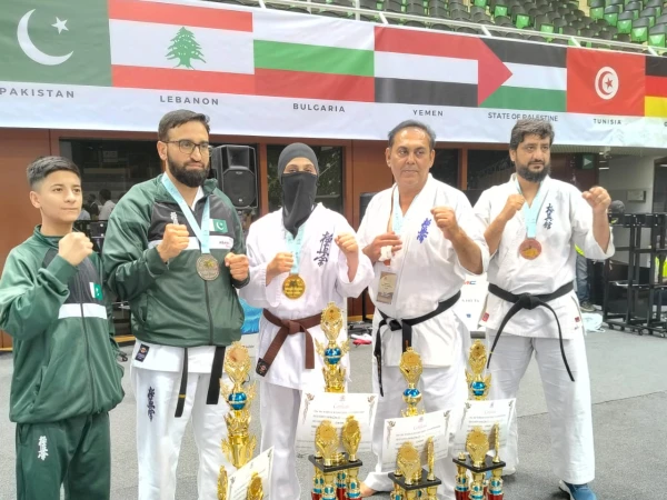 پاکستان کی زینب خان نے 5ویں کیوکوشین ورلڈ کراٹے چیمپئن شپ میں گولڈ میڈل جیت لیا