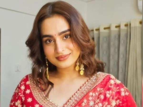 فلم دھریندر میں شامل اداکارہ کا انڈسٹری میں دباؤ سے متعلق انکشاف